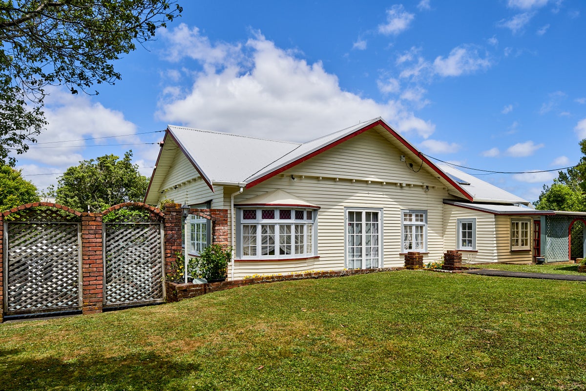 21 Hill Road, Belmont, Lower Hutt - Carousel 2