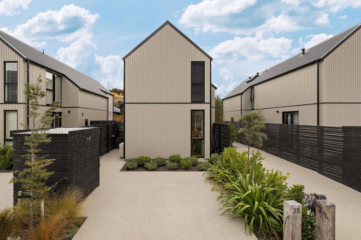 35 Casterway Crescent, Jacks Point, Queenstown - Carousel 1