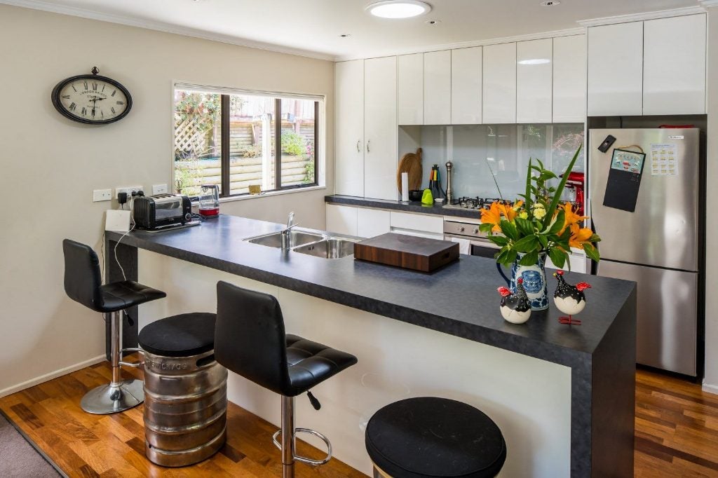 7 Molyneux Close, Whitby, Porirua - Carousel 2
