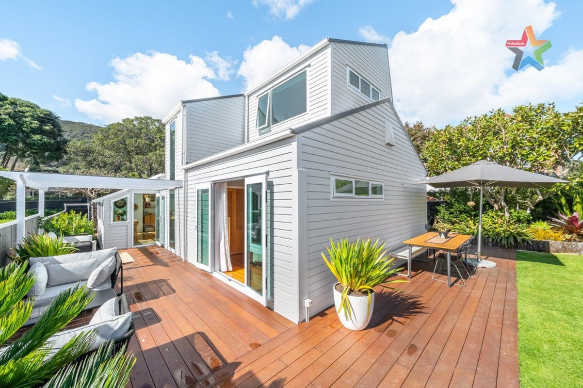 5 Maire Street, Eastbourne, Lower Hutt - Carousel 1