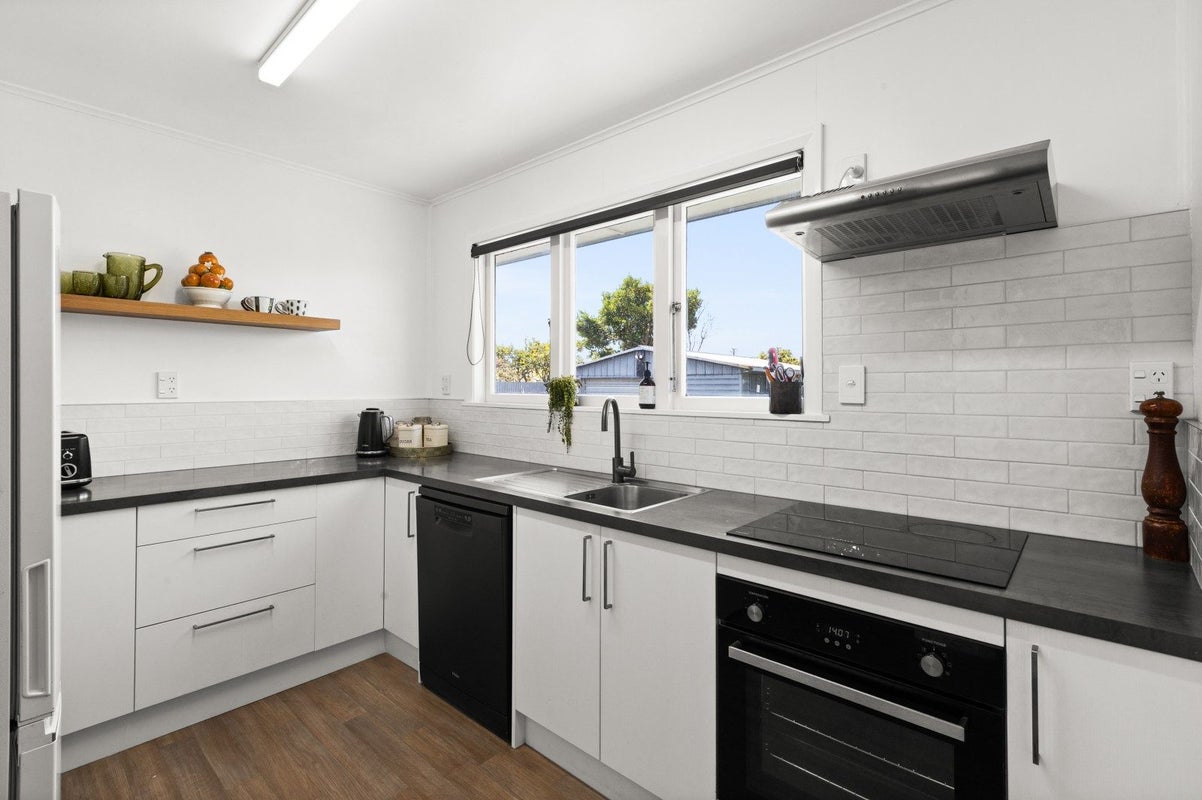 16 Hitchings Avenue, Onekawa, Napier - Carousel 2