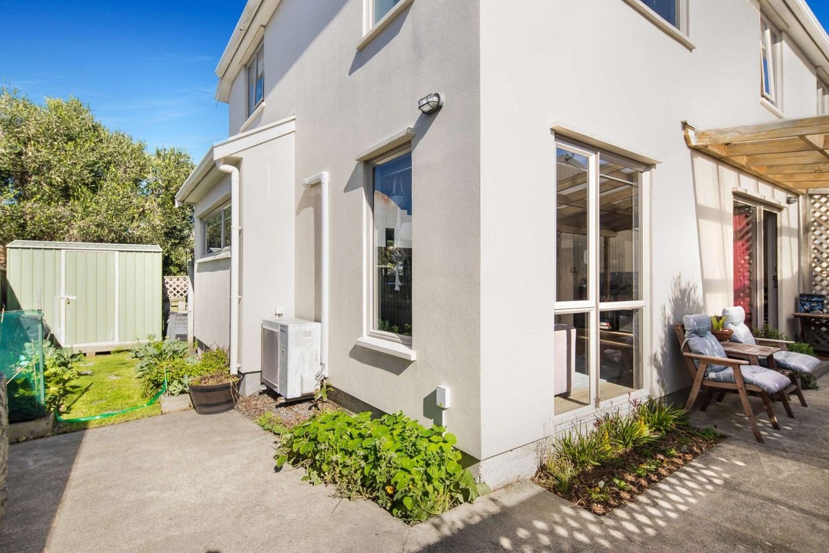 131C Queens Drive, Lyall Bay, Wellington - Carousel 1