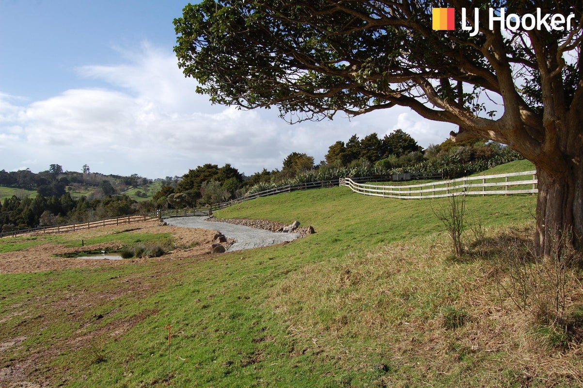 40 Tawa Avenue, Kaiwaka - Carousel 1