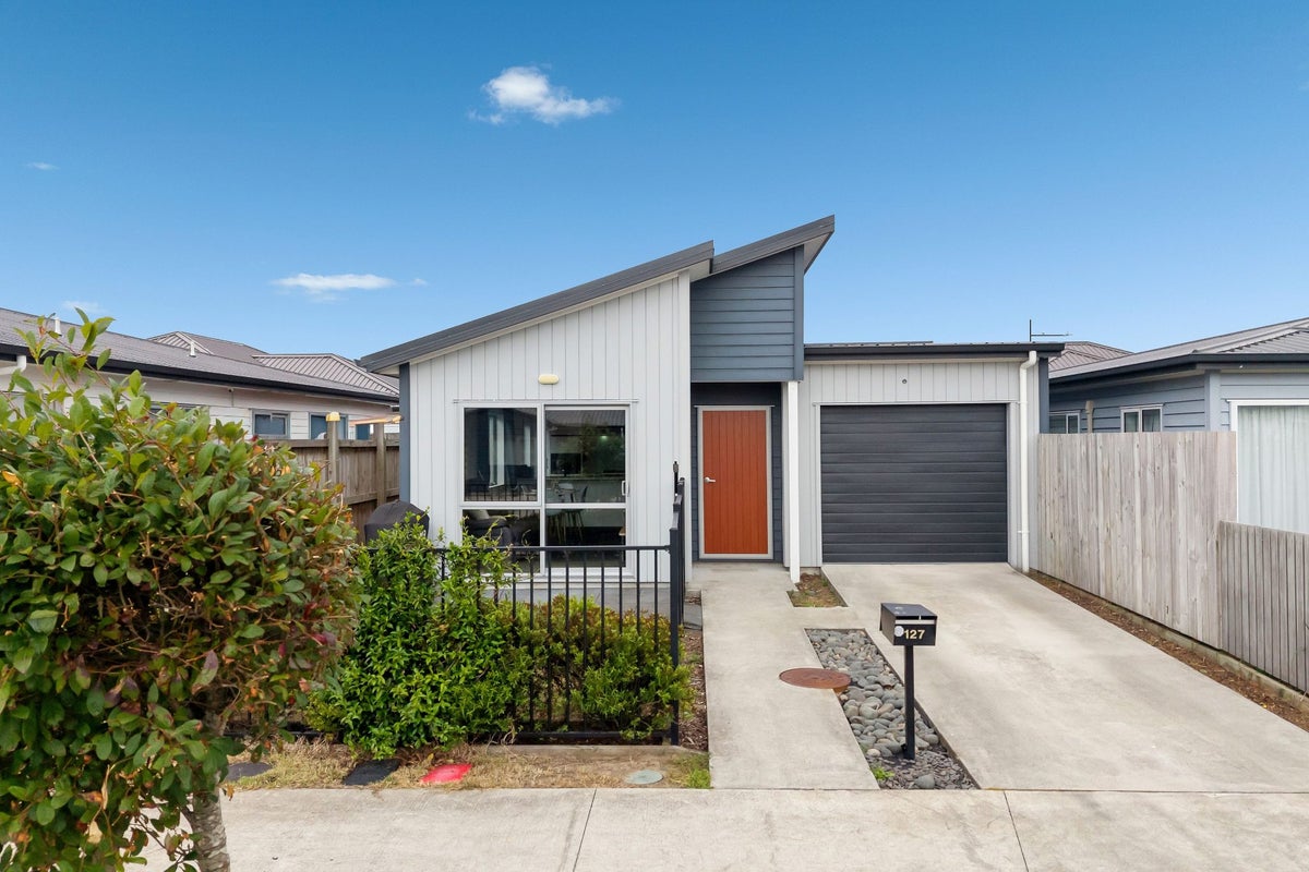 127 Kuaka Drive, Takanini, Auckland - Carousel 1