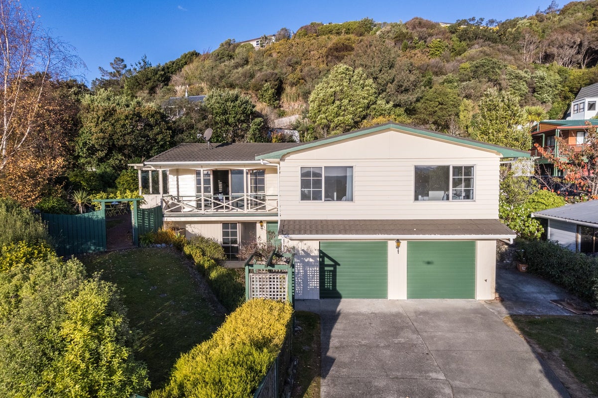 17 Leeward Drive, Whitby, Porirua - Carousel 1