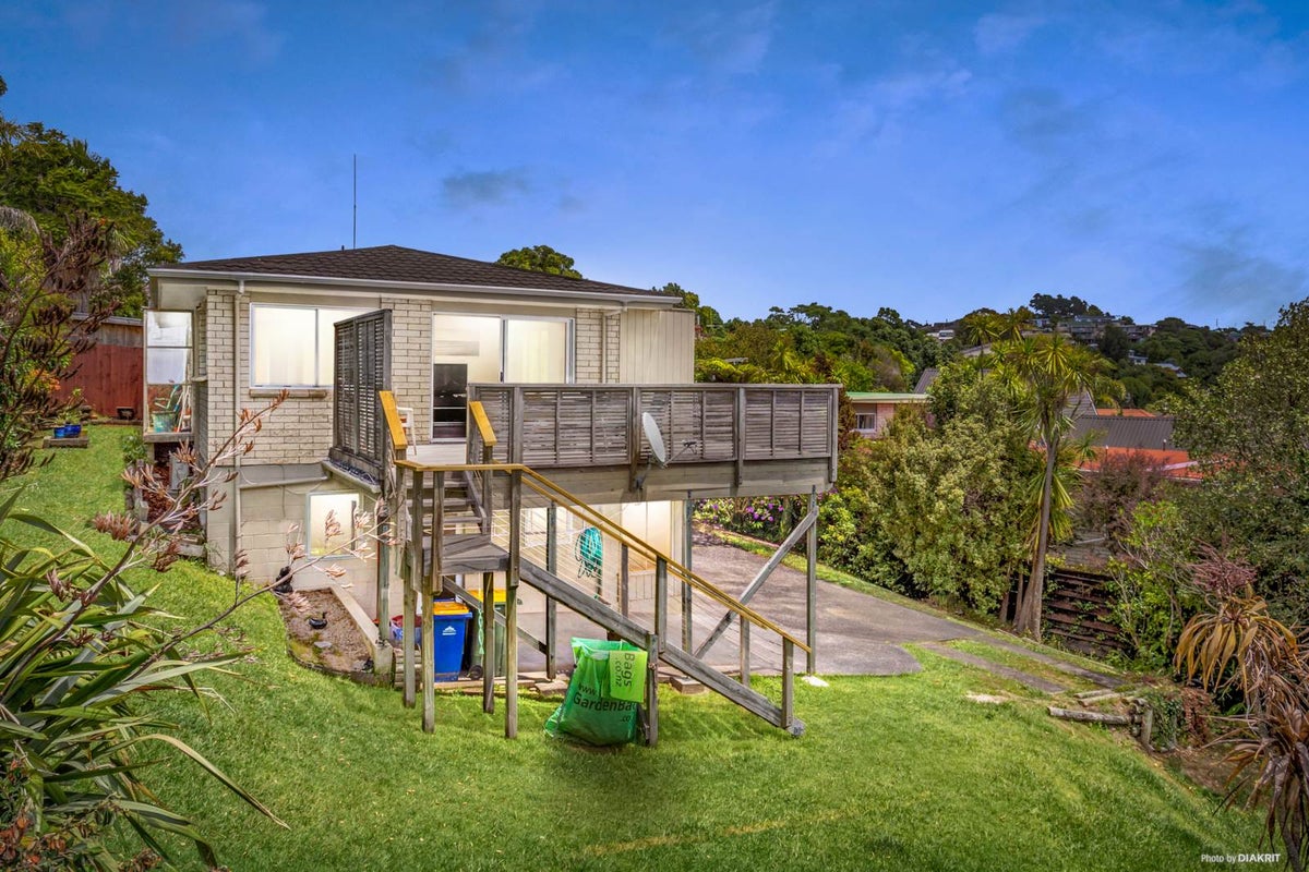 2/7 Lingham Crescent, Torbay, Auckland - Carousel 2