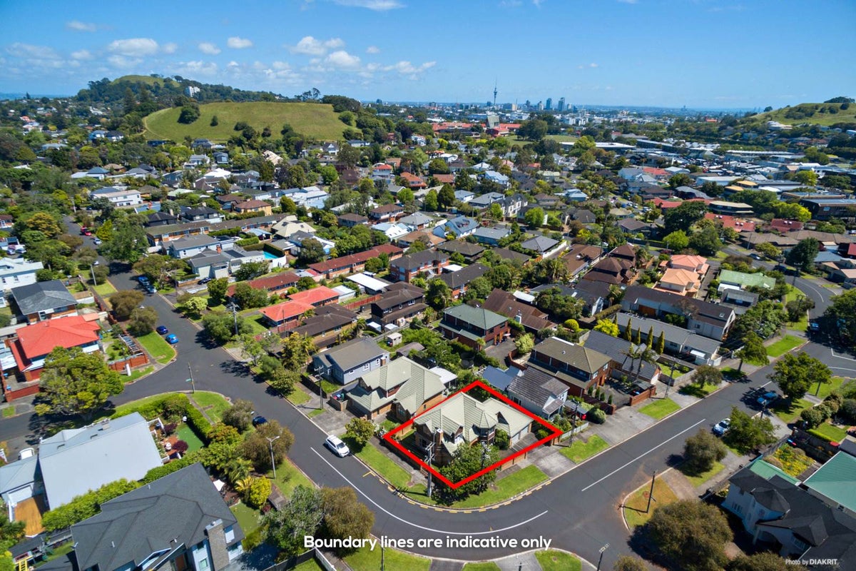 2/28 Cornwall Park Avenue, Epsom, Auckland - Carousel 2