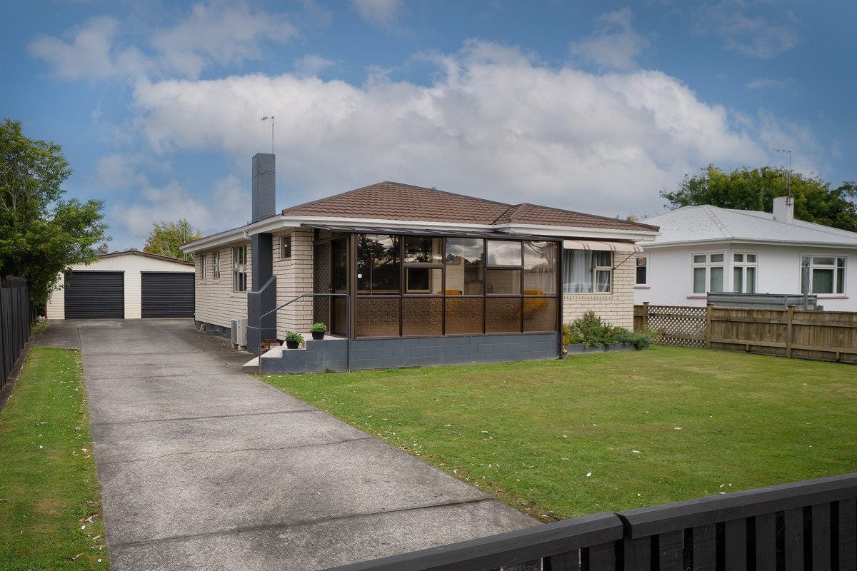 130 College Street, Awapuni, Palmerston North - Carousel 1