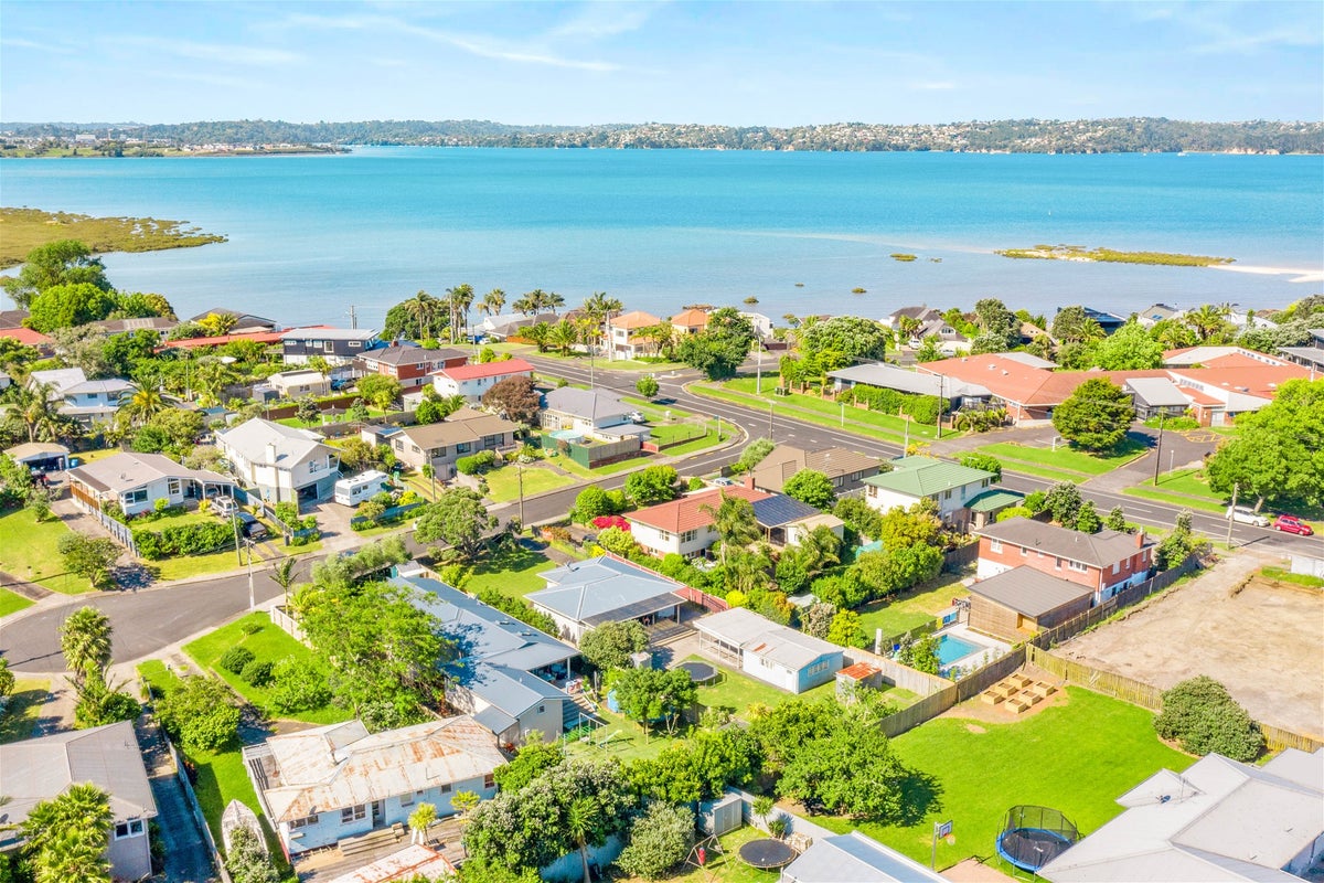 4 Mayburn Road, Te Atatu Peninsula, Auckland - Carousel 19