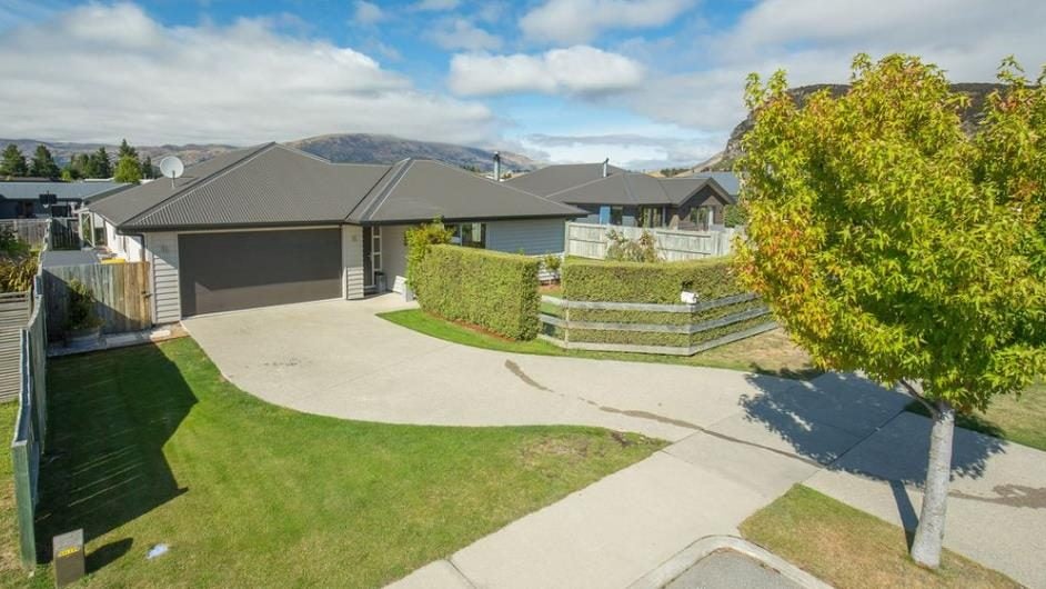 19 Sherwin Avenue, Albert Town, Wanaka - Carousel 1