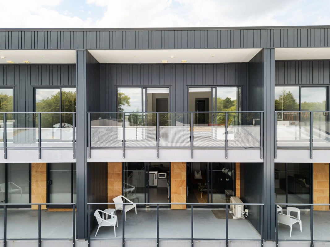 13/13 Vialou Street, Hamilton Central, Hamilton - Carousel 1