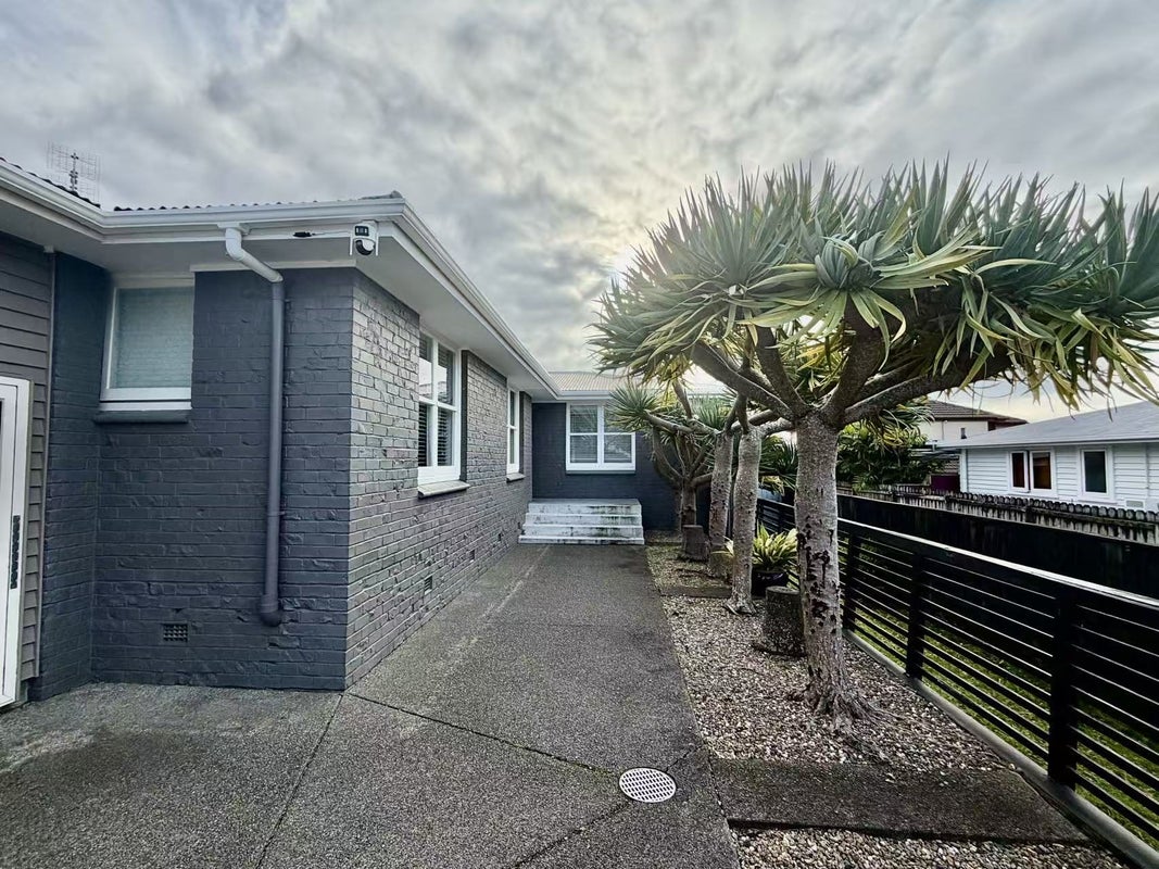 13 Bradbury Road, Botany Downs, Auckland - Carousel 2