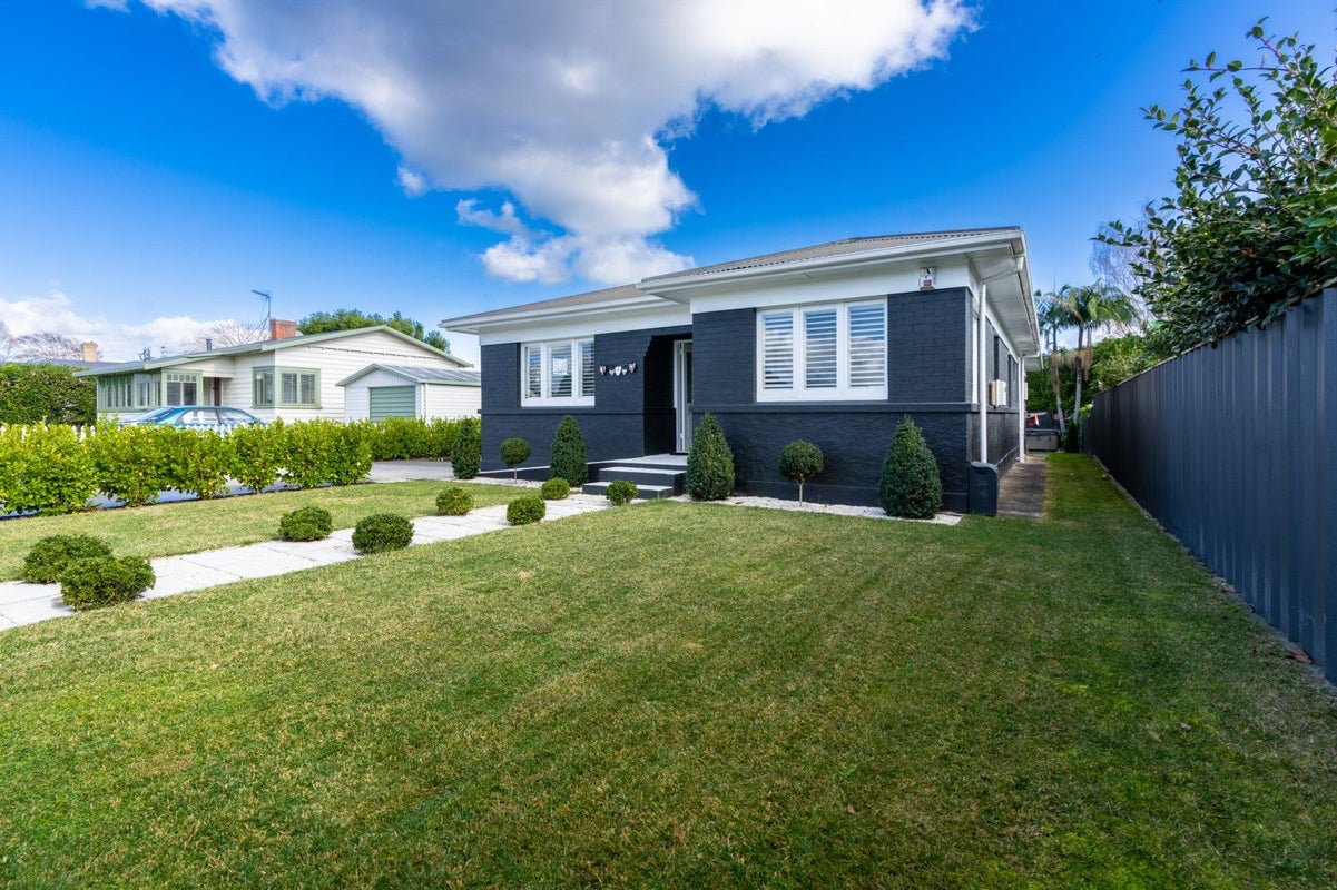20 Bond Street, Hamilton East, Hamilton - Carousel 1
