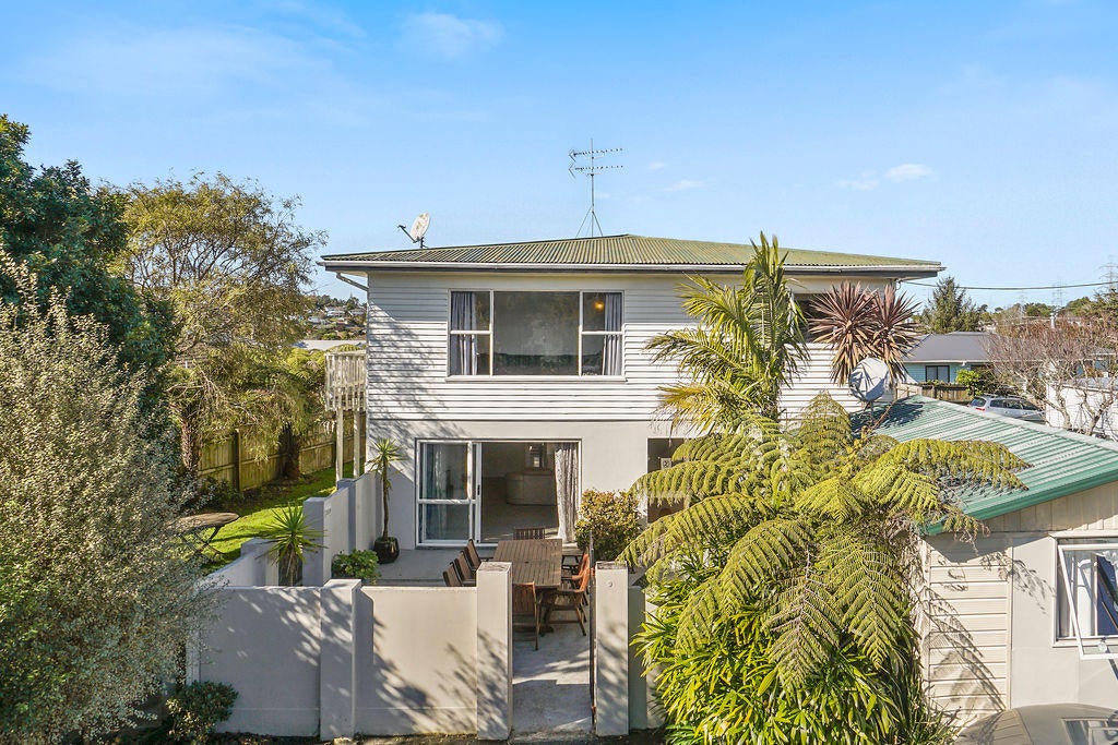 90 Triangle Road, Massey, Auckland - Carousel 1