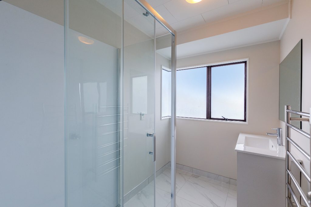24 MIRIAM CORBAN HTS, Henderson, Auckland - Carousel 15