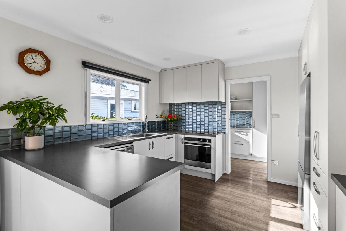 14 Corbett Place, Onekawa, Napier - Carousel 1