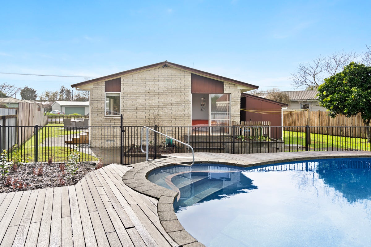 20 Browning Street, Leamington, Cambridge - Carousel 1