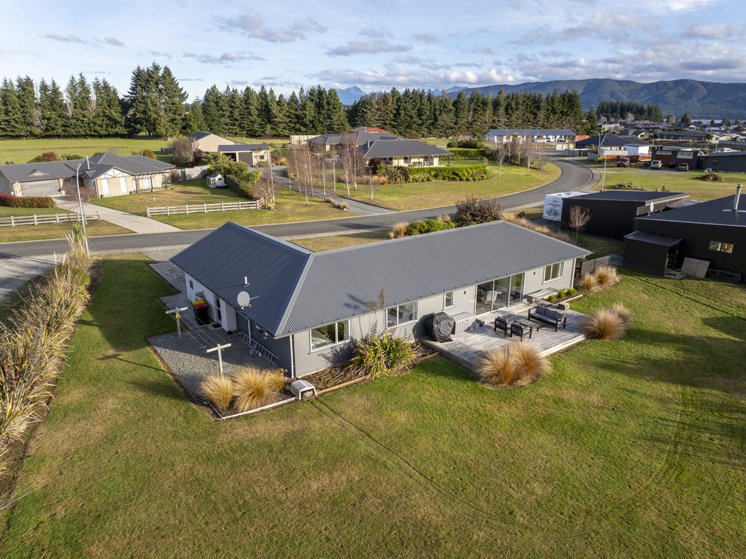 25 Bradley Court, Te Anau, Te Anau - Carousel 2