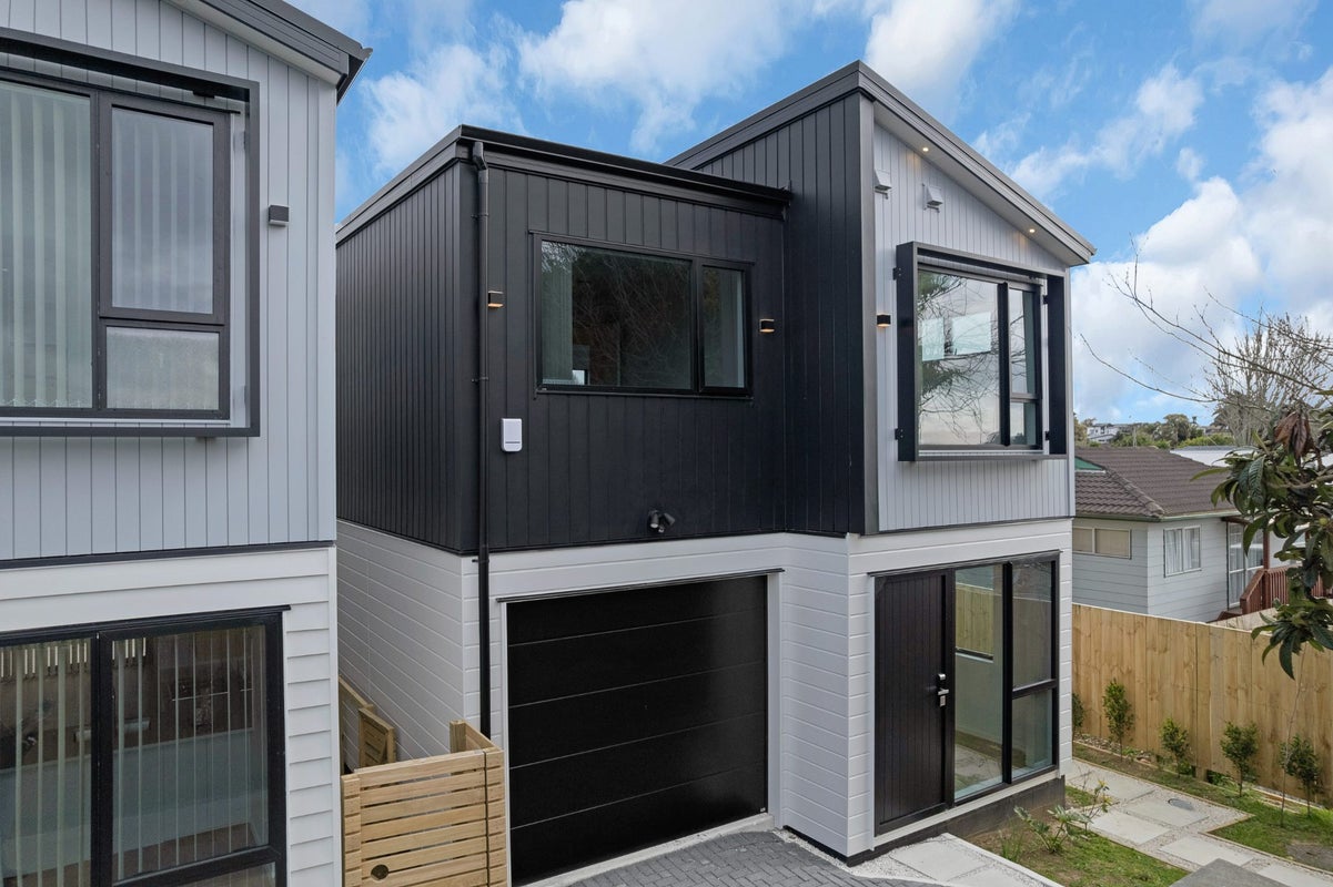 22D Justamere Place, Weymouth, Auckland - Carousel 1