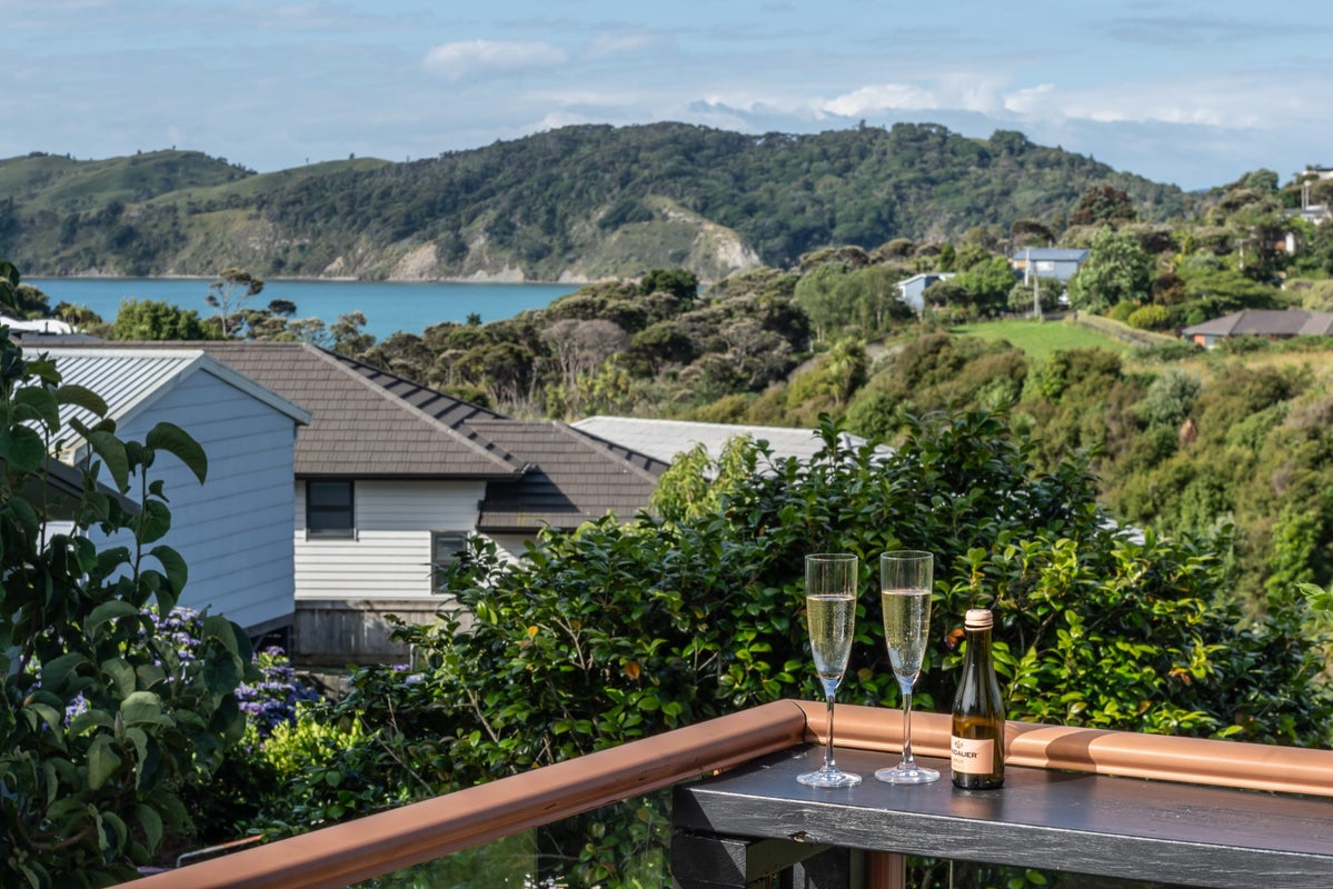 1 Lorenzen Bay Road, Raglan, Raglan - Carousel 2