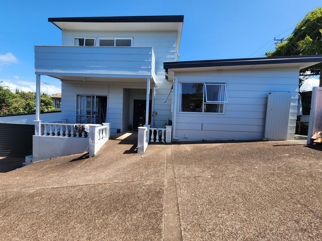 1/17 Deep Creek Road, Waiake, Auckland - Carousel 2