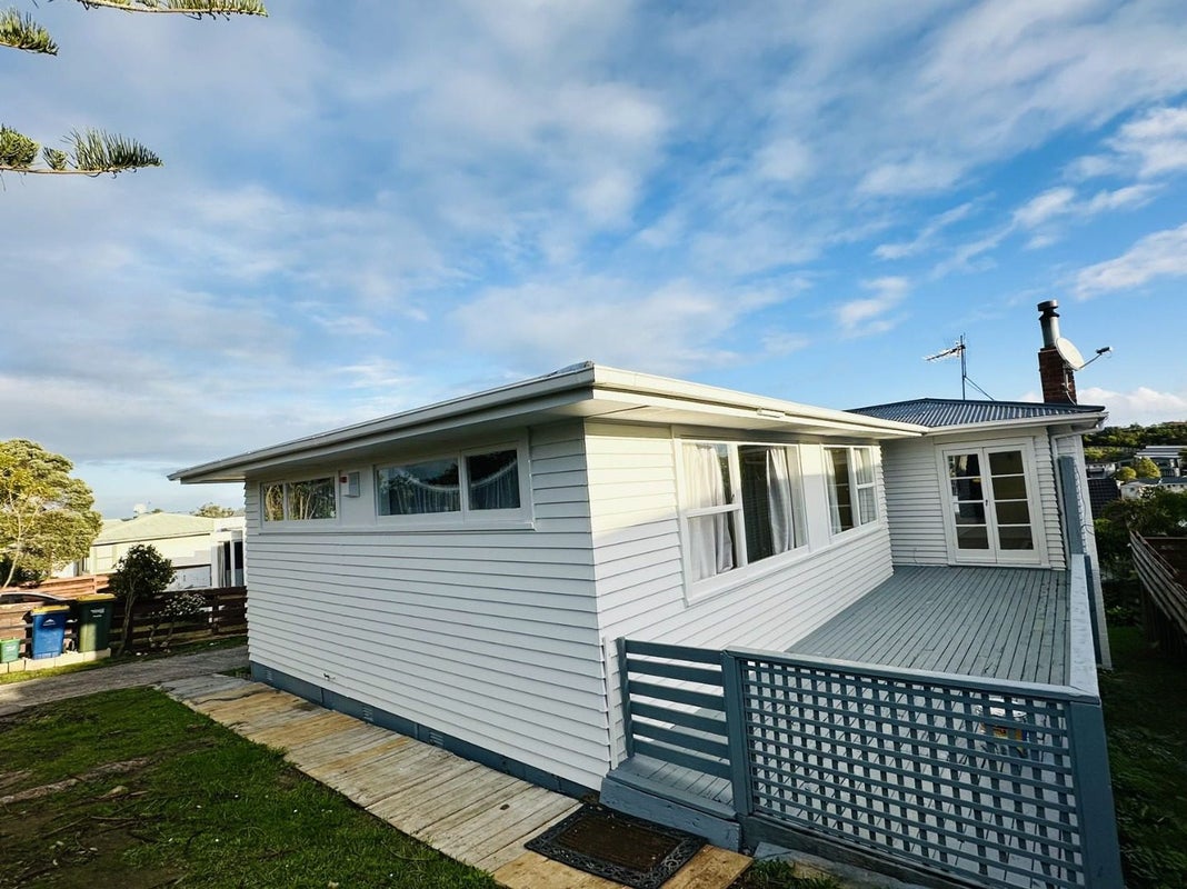 29 Sycamore Drive, Sunnynook, Auckland - Carousel 1