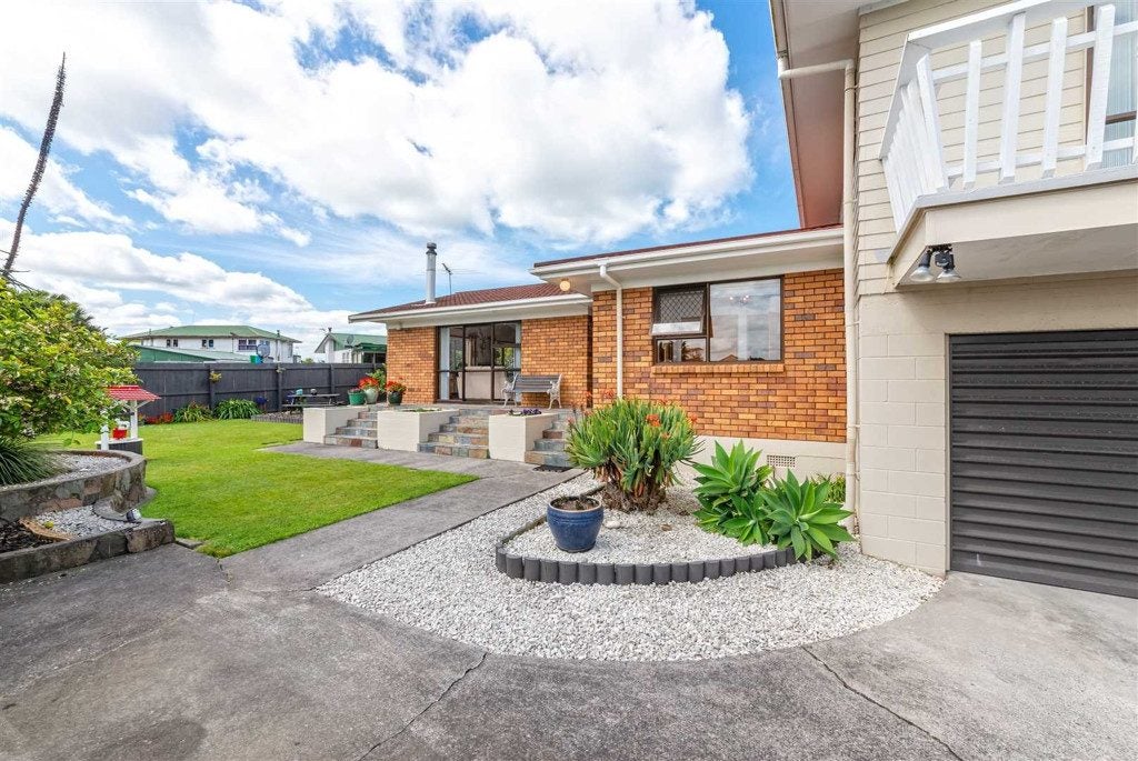 208 Edmonton Road, Te Atatu South, Auckland - Carousel 14