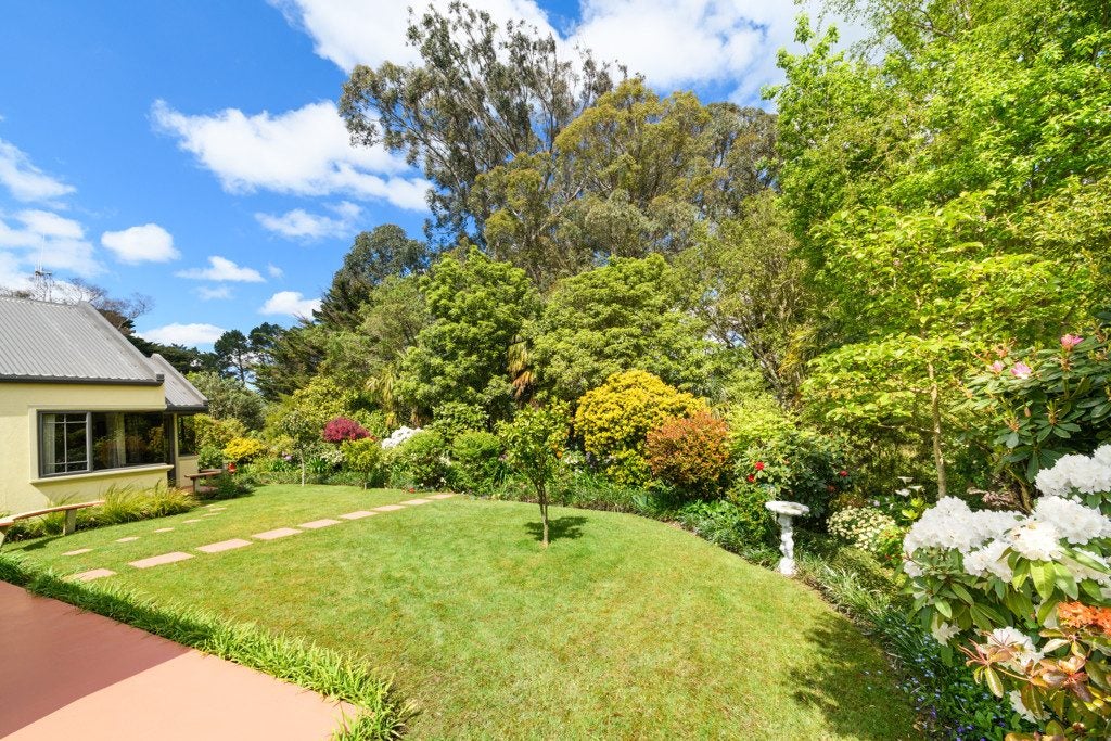 11 La Lena Grove, Fitzherbert, Palmerston North - Carousel 2