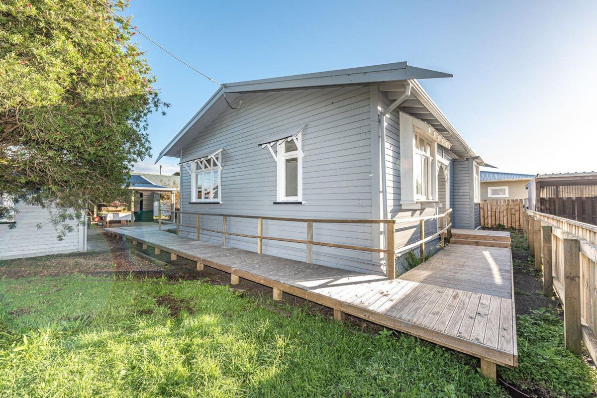 2 Devon Road, Springvale, Whanganui - Carousel 1