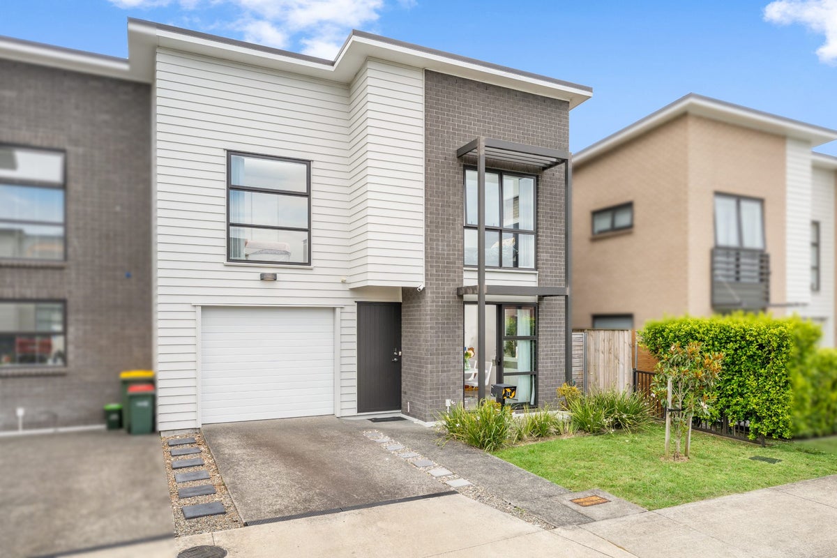 13 Richard Petterd Way, Swanson, Auckland - Carousel 2
