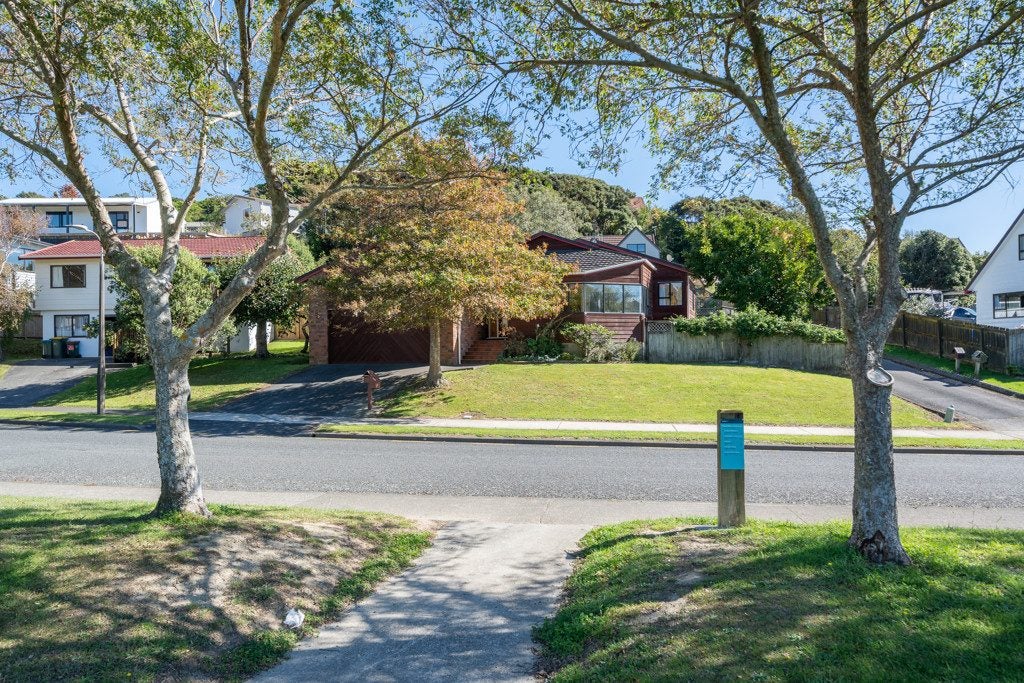 36 Albatross Close, Whitby, Porirua - Carousel 2