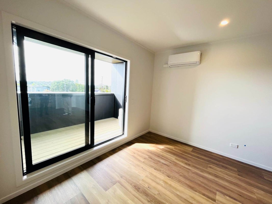 107/48 Clay Works Lane, New Lynn, Auckland - Carousel 2