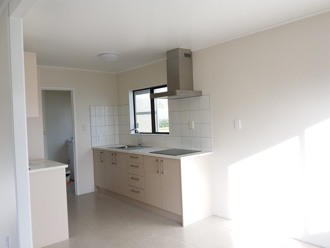 2/9 Penion Drive, Flat Bush, Auckland - Carousel 2