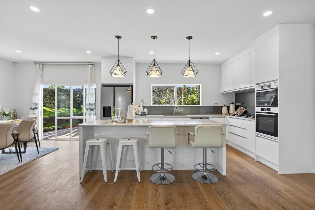 15 The Mews, Shamrock Park, Auckland - Carousel 2