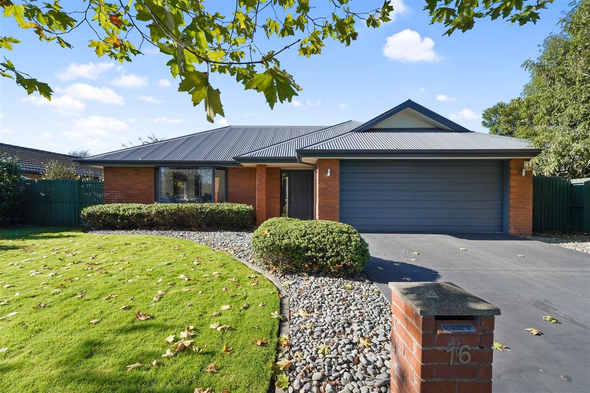 16 Riverwood Boulevard, Redwood, Christchurch - Carousel 1