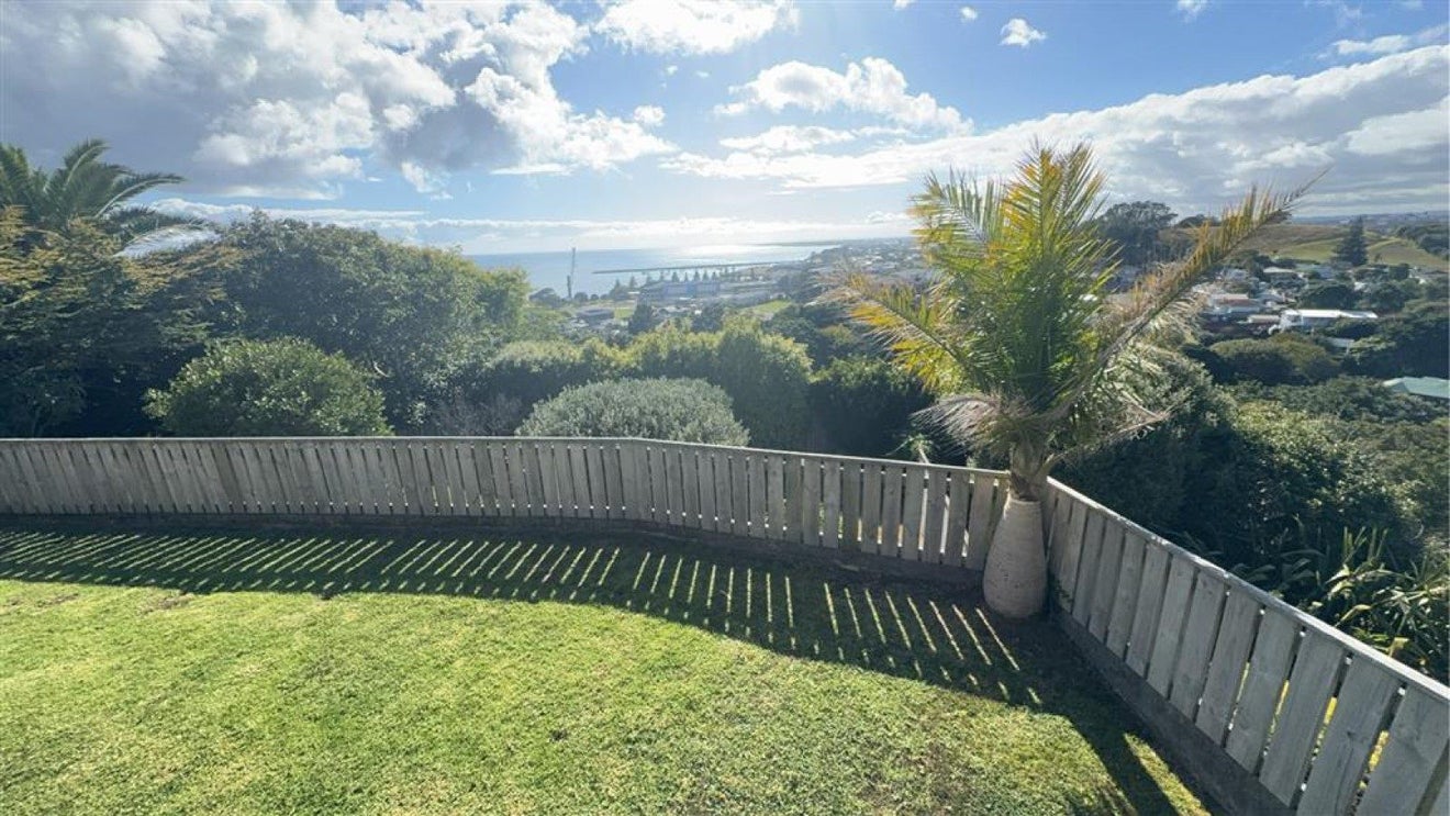 6 Scott Street, Moturoa, New Plymouth - Carousel 18