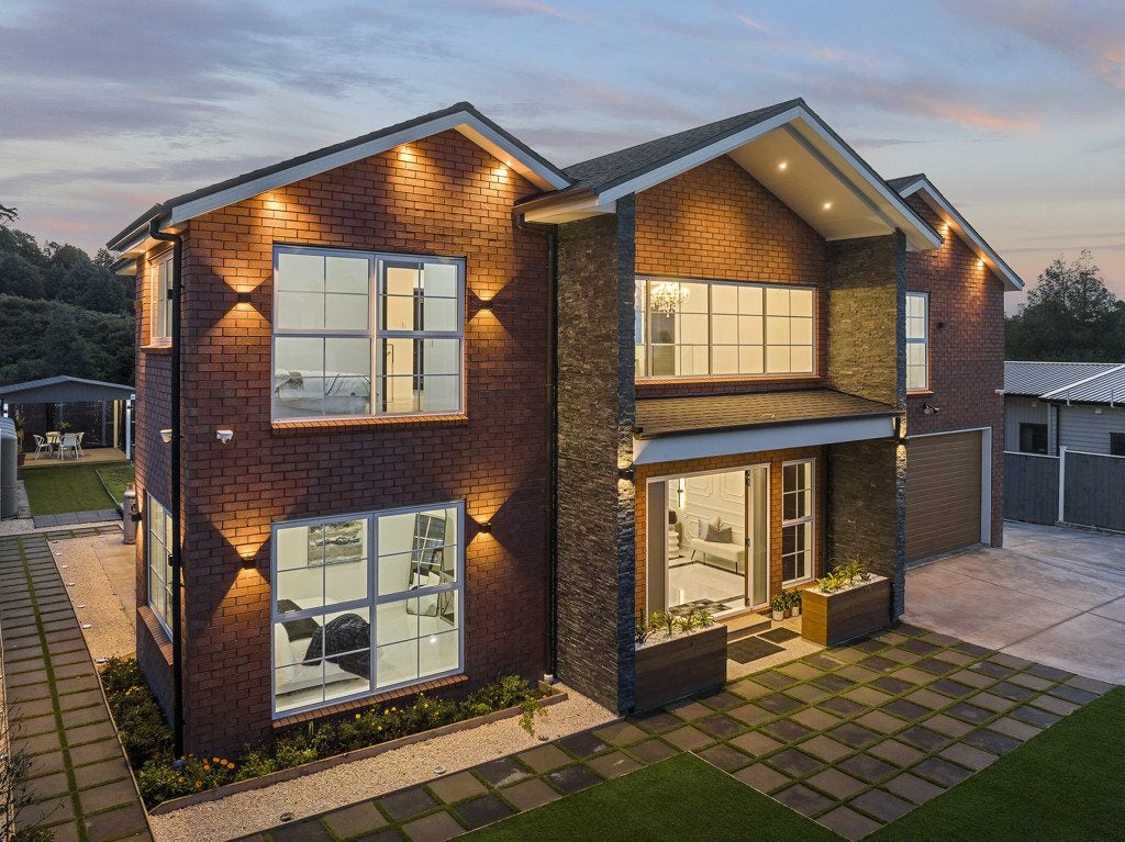 16 Cassie Close, Totara Park, Auckland - Carousel 2