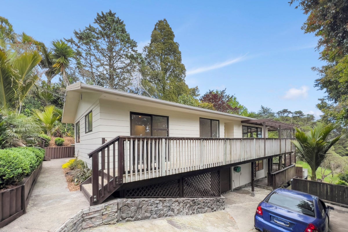 1139 Scenic Drive North, Swanson, Auckland - Carousel 1