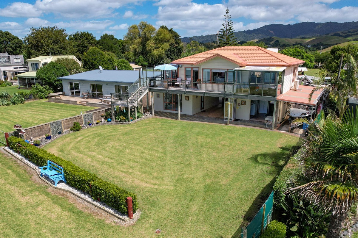 1692 East Coast Road, Pokeno - Carousel 1