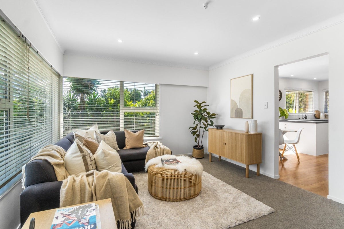 3/3 Marsh Avenue, Forrest Hill, Auckland - Carousel 1