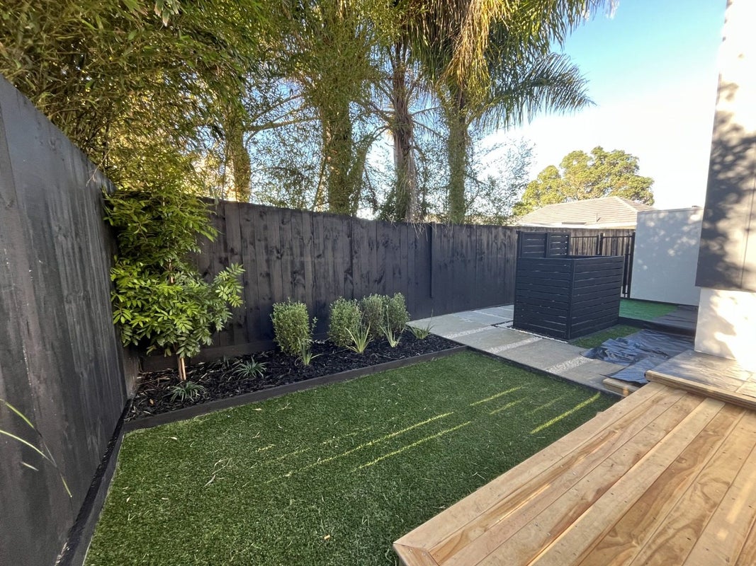 8/10 Fairclough Road, Beach Haven, Auckland - Carousel 1