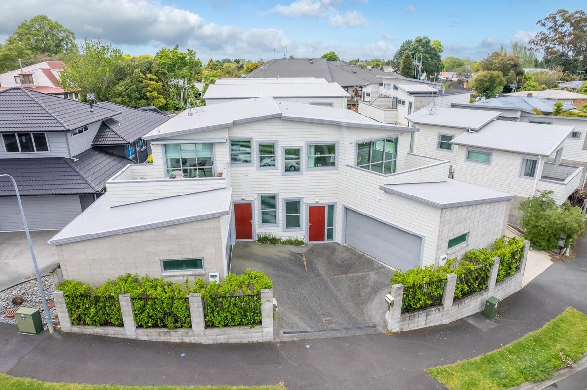 20B Kelvin Place, Hamilton East, Hamilton - Carousel 23