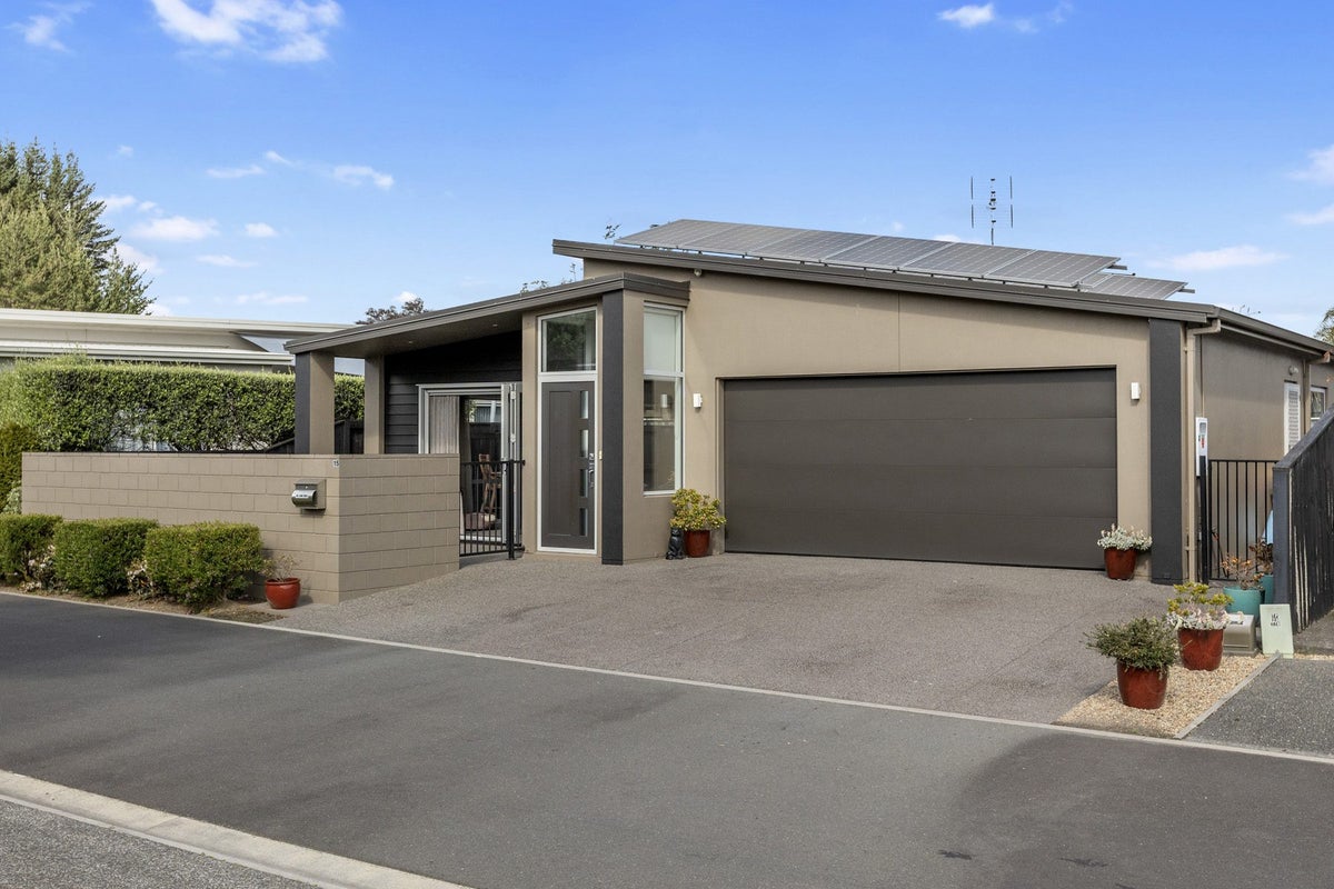 15 Aubrey Way, Brookfield, Tauranga - Carousel 1