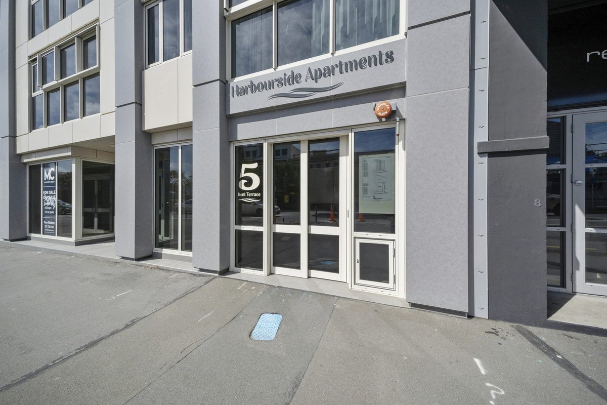 5D/5 Kent Terrace, Mount Victoria, Wellington - Carousel 24