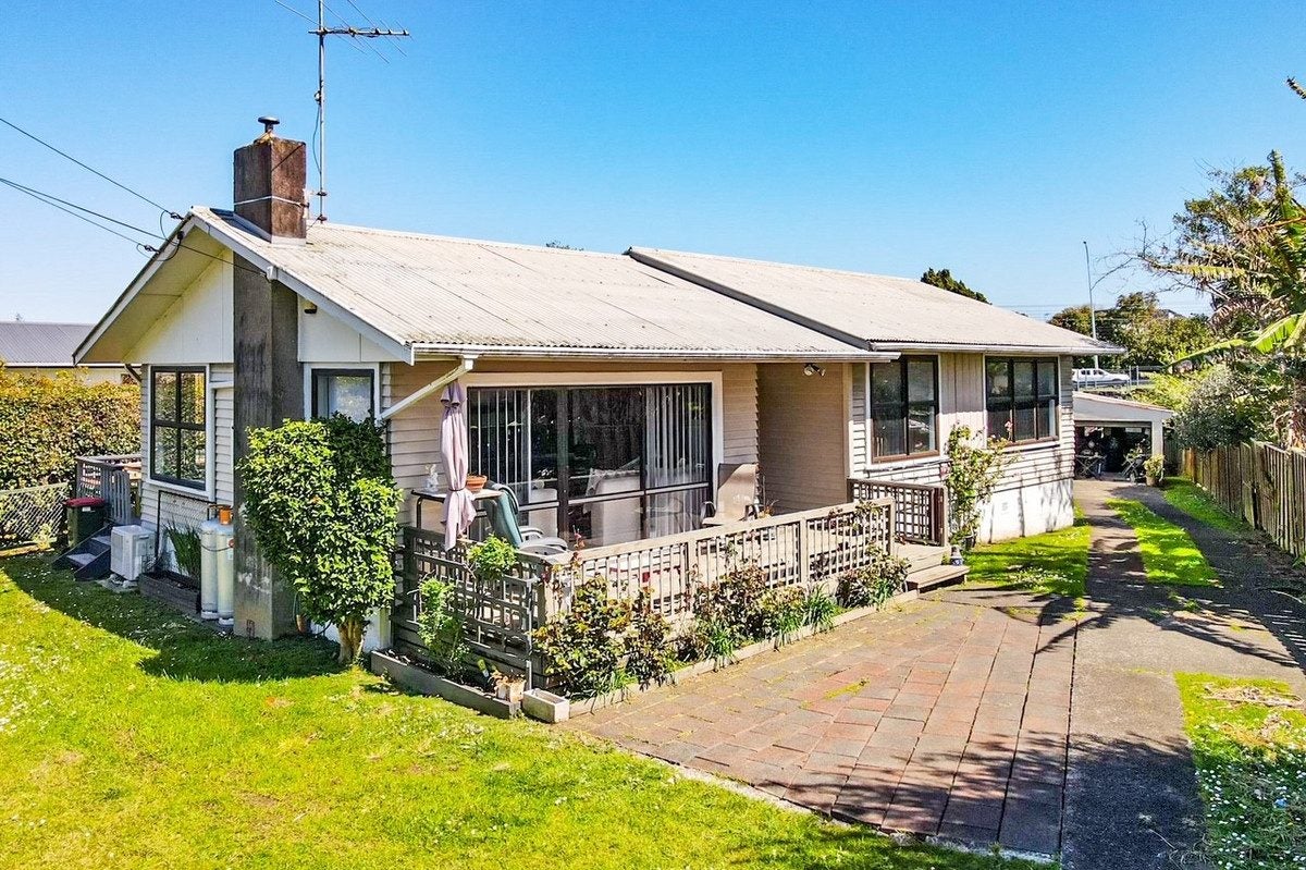 11 Ferguson Street, Manurewa East, Auckland - Carousel 1