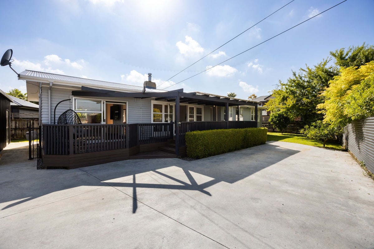 13 Kingsley Street, St Andrews, Hamilton - Carousel 2