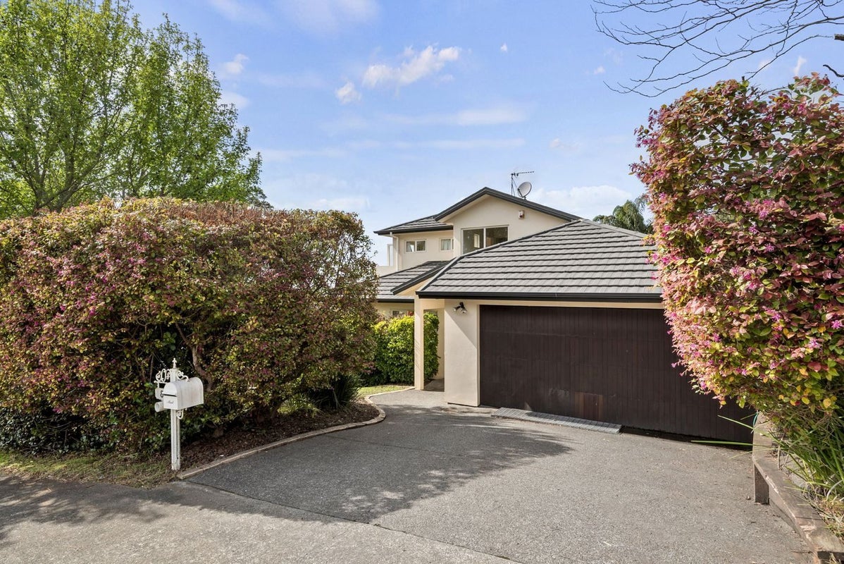 8 Greenleaf Way, Northcross, Auckland - Carousel 2