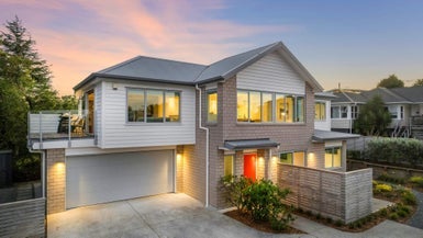 13A Divich Avenue, Te Atatu South, Auckland - Carousel 1