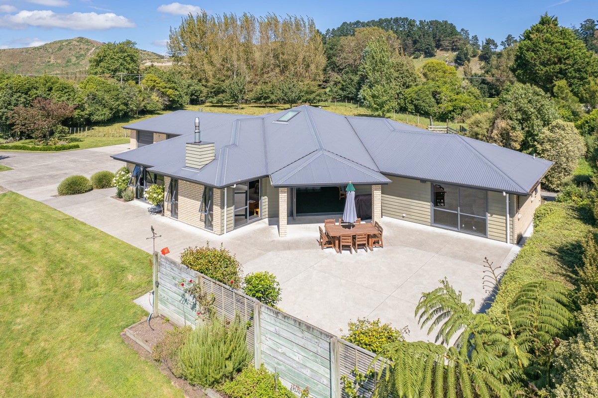 9 Flemington Road, Aramoho, Whanganui - Carousel 1