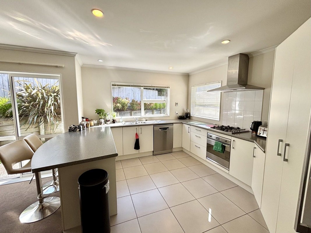 6 Catlins Glen, Aotea, Porirua - Carousel 2